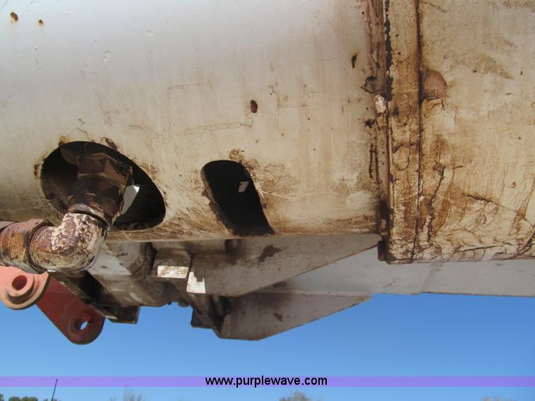 image for item F3053 2000 GMC C7500 digger derrick truck