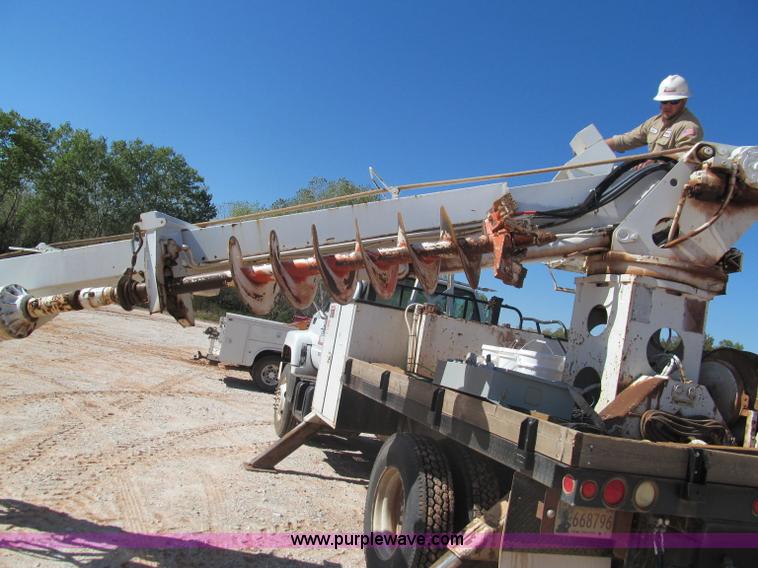 image for item F3053 2000 GMC C7500 digger derrick truck