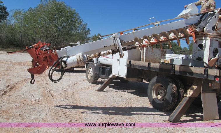 image for item F3053 2000 GMC C7500 digger derrick truck