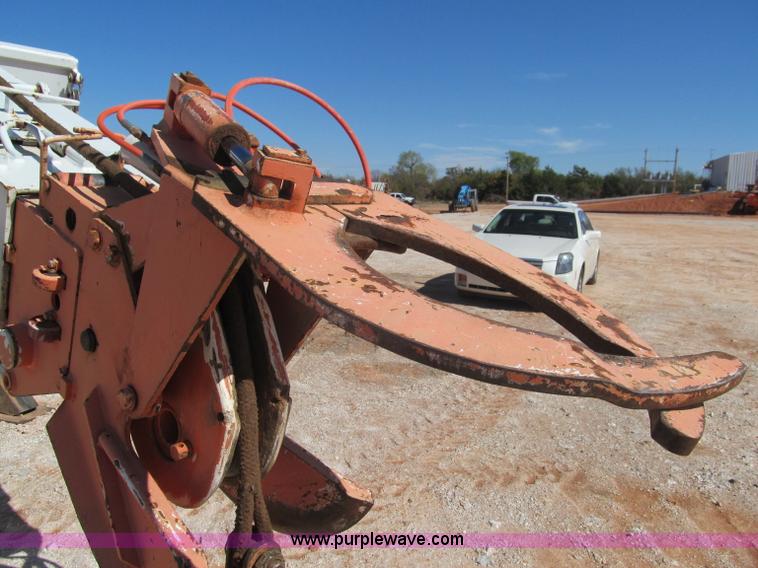 image for item F3053 2000 GMC C7500 digger derrick truck