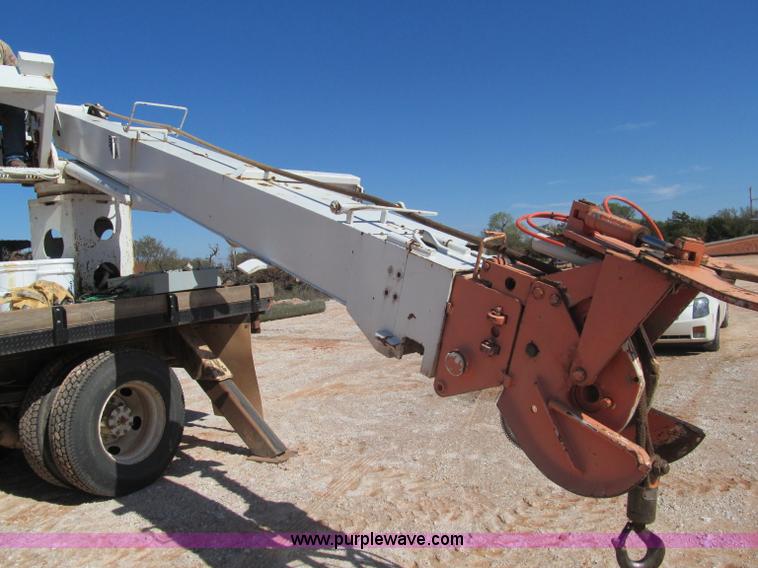 image for item F3053 2000 GMC C7500 digger derrick truck