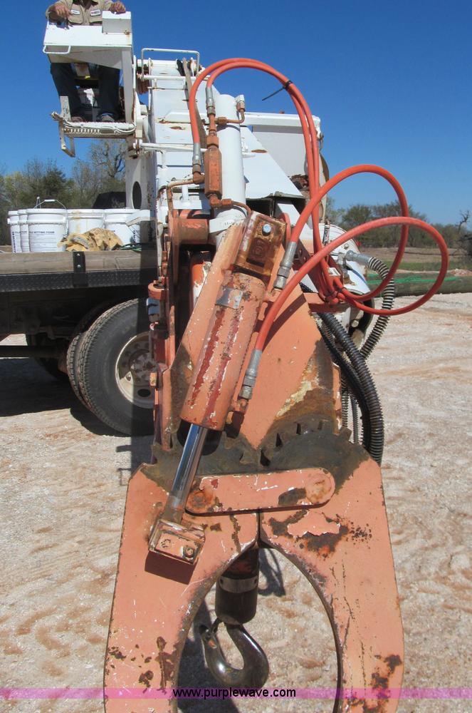 image for item F3053 2000 GMC C7500 digger derrick truck