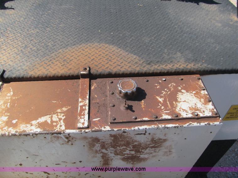 image for item F3053 2000 GMC C7500 digger derrick truck