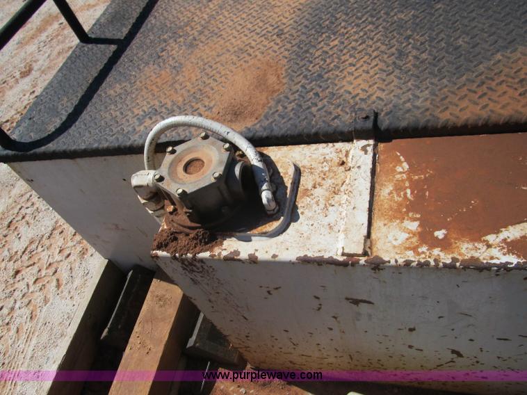 image for item F3053 2000 GMC C7500 digger derrick truck