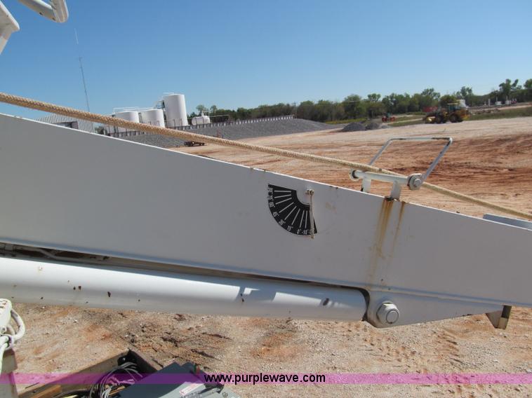 image for item F3053 2000 GMC C7500 digger derrick truck