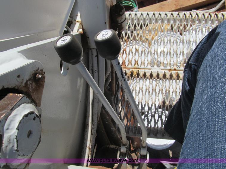 image for item F3053 2000 GMC C7500 digger derrick truck