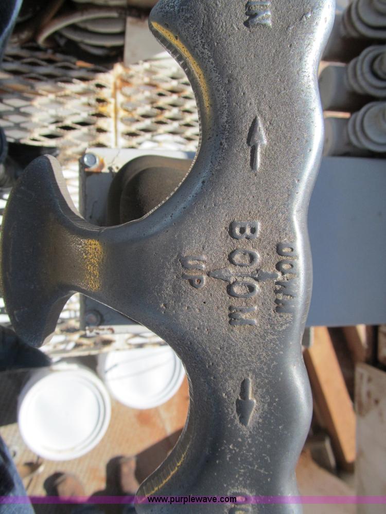 image for item F3053 2000 GMC C7500 digger derrick truck