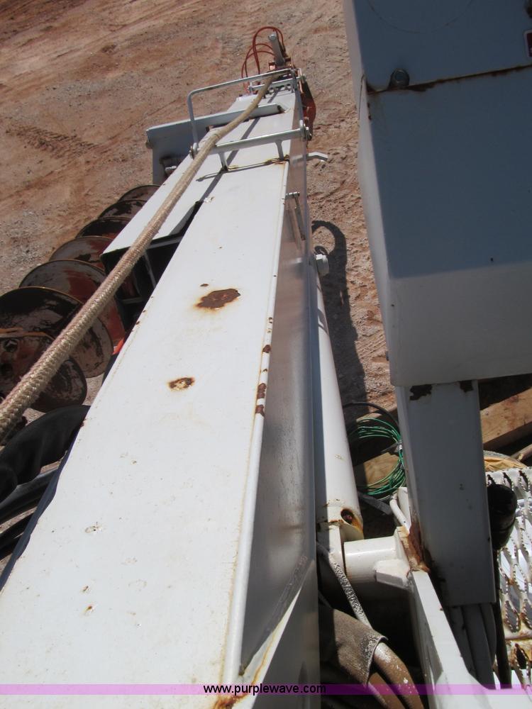 image for item F3053 2000 GMC C7500 digger derrick truck