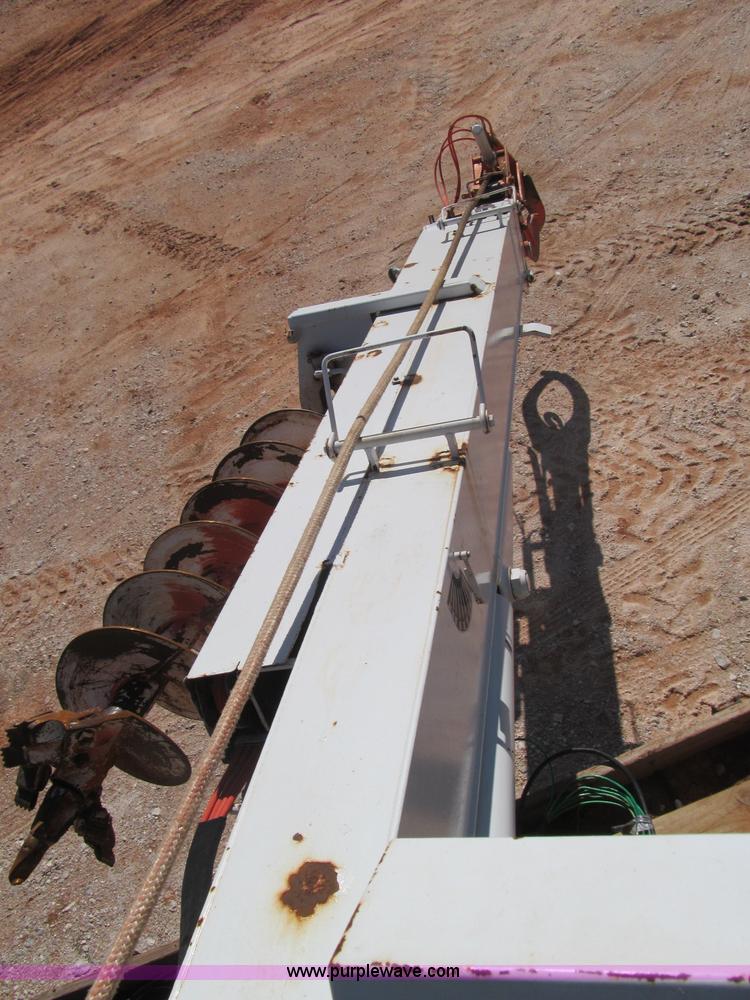 image for item F3053 2000 GMC C7500 digger derrick truck