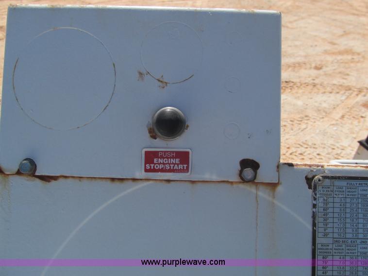 image for item F3053 2000 GMC C7500 digger derrick truck