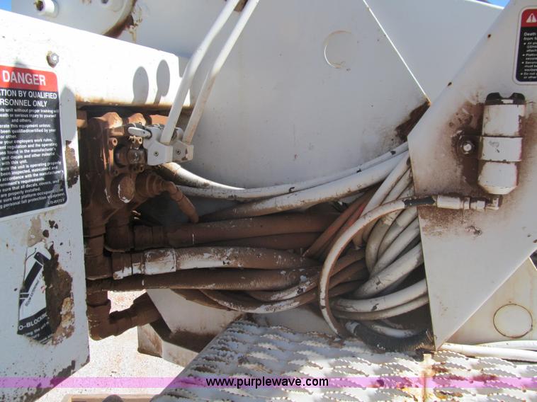 image for item F3053 2000 GMC C7500 digger derrick truck