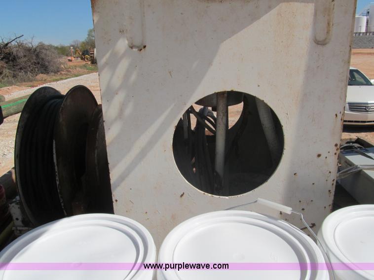 image for item F3053 2000 GMC C7500 digger derrick truck