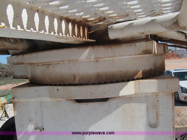 image for item F3053 2000 GMC C7500 digger derrick truck