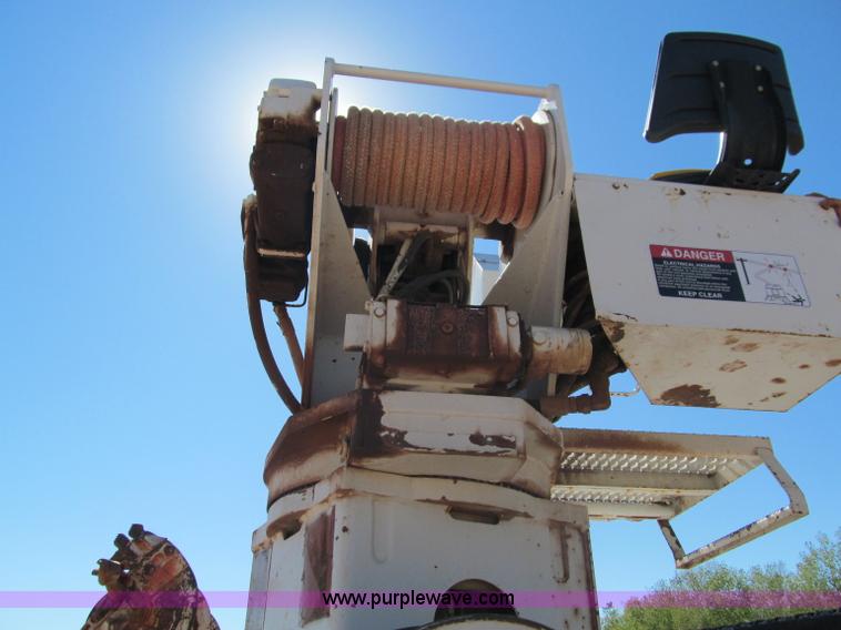 image for item F3053 2000 GMC C7500 digger derrick truck