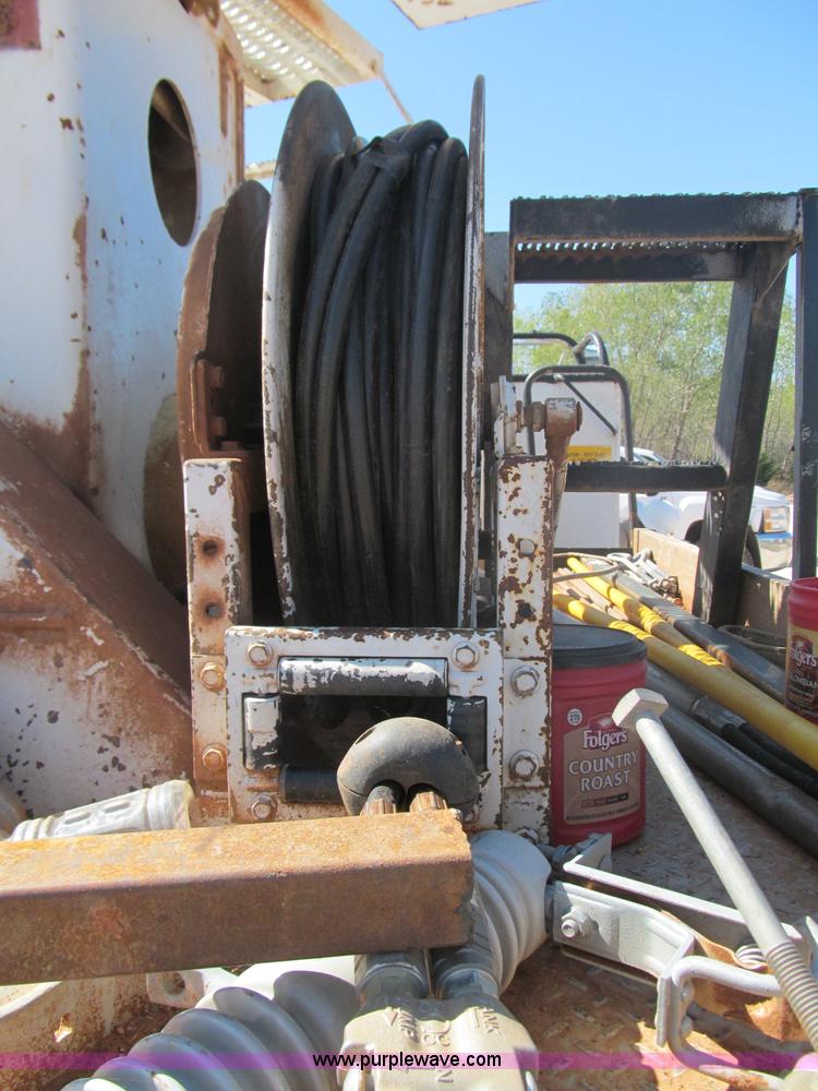 image for item F3053 2000 GMC C7500 digger derrick truck