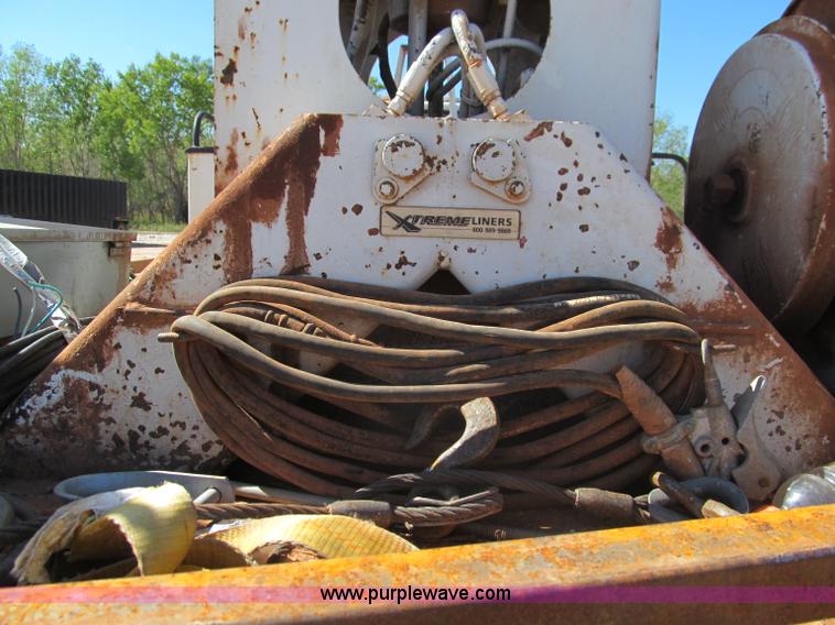 image for item F3053 2000 GMC C7500 digger derrick truck