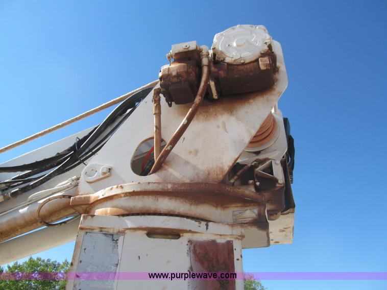 image for item F3053 2000 GMC C7500 digger derrick truck