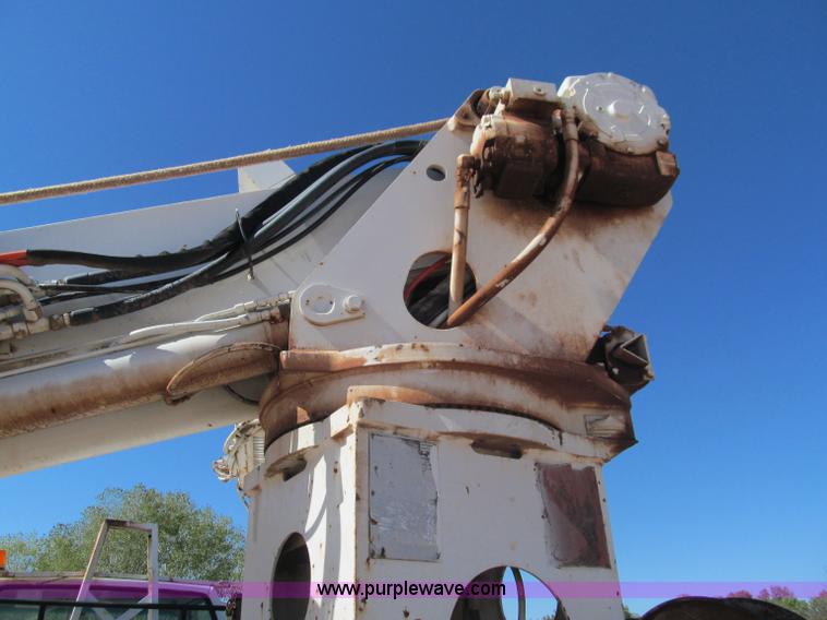 image for item F3053 2000 GMC C7500 digger derrick truck