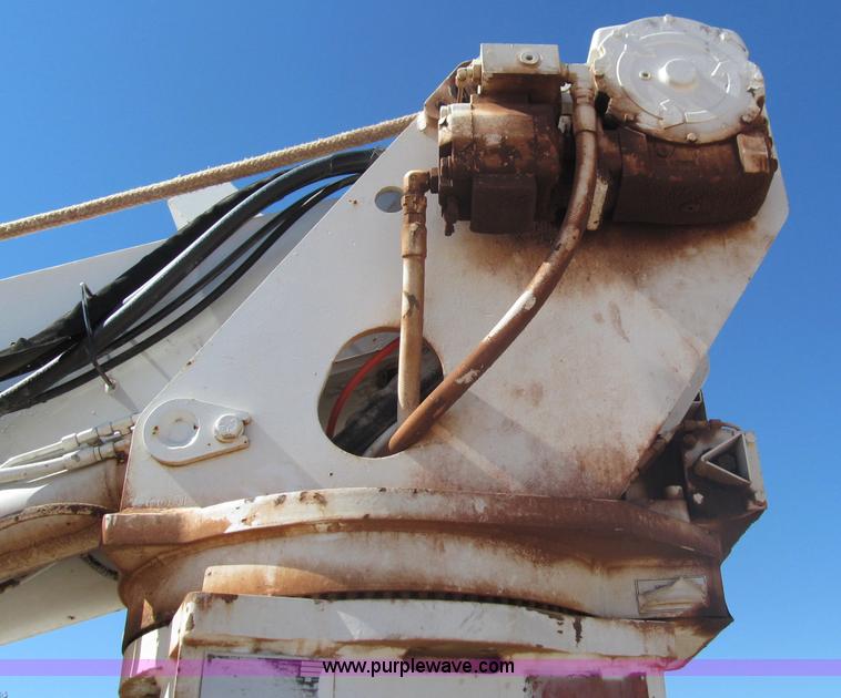 image for item F3053 2000 GMC C7500 digger derrick truck