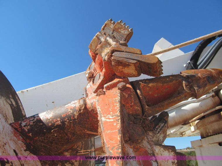 image for item F3053 2000 GMC C7500 digger derrick truck