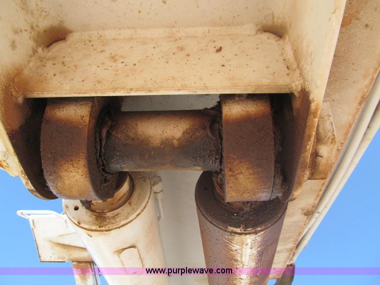 image for item F3053 2000 GMC C7500 digger derrick truck