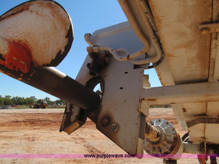 image for item F3053 2000 GMC C7500 digger derrick truck