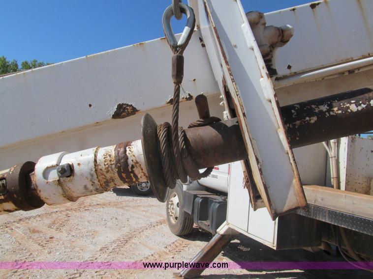 image for item F3053 2000 GMC C7500 digger derrick truck