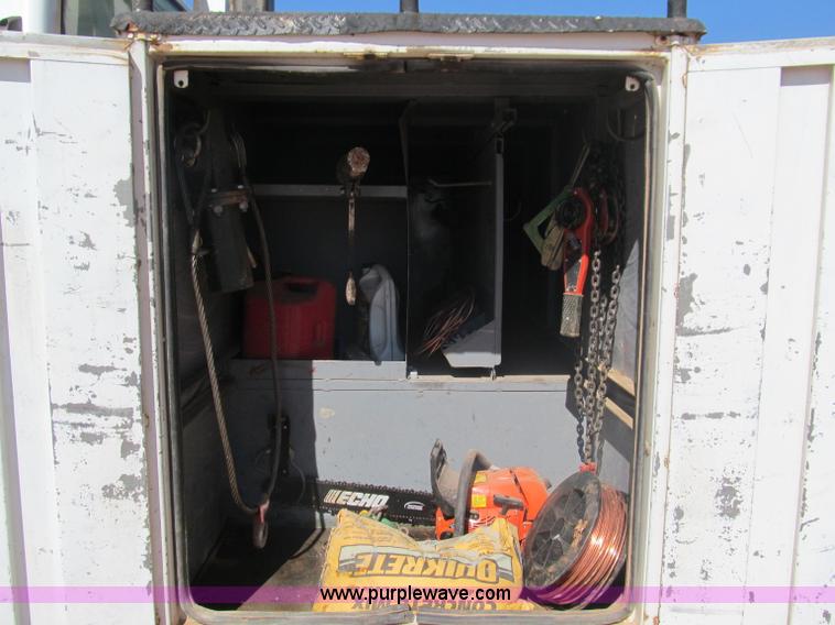 image for item F3053 2000 GMC C7500 digger derrick truck