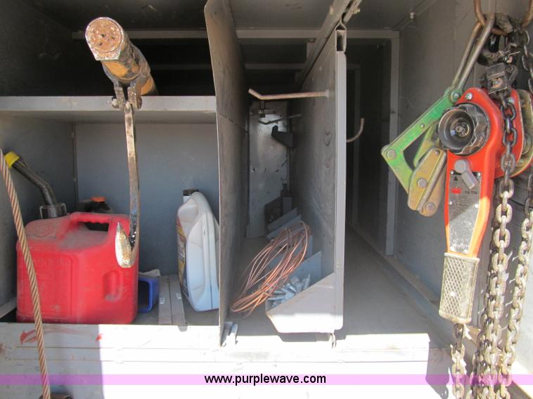 image for item F3053 2000 GMC C7500 digger derrick truck