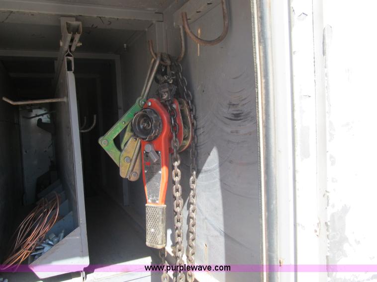 image for item F3053 2000 GMC C7500 digger derrick truck