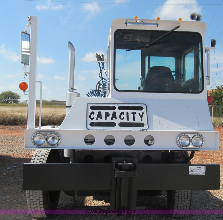 image for item F3057 1992 Capacity TJ4000 yard truck