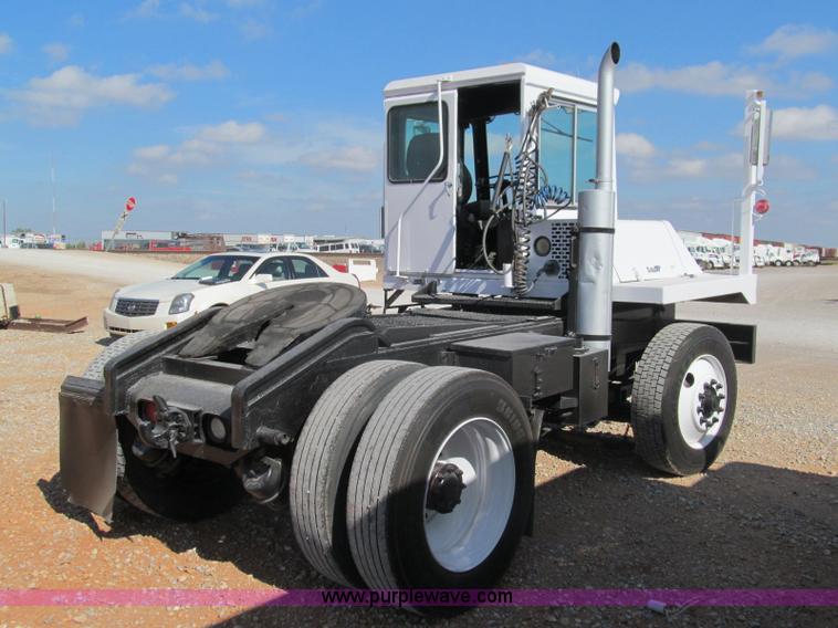 image for item F3057 1992 Capacity TJ4000 yard truck