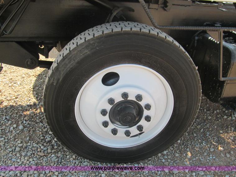 image for item F3057 1992 Capacity TJ4000 yard truck