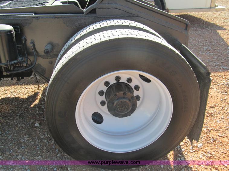 image for item F3057 1992 Capacity TJ4000 yard truck