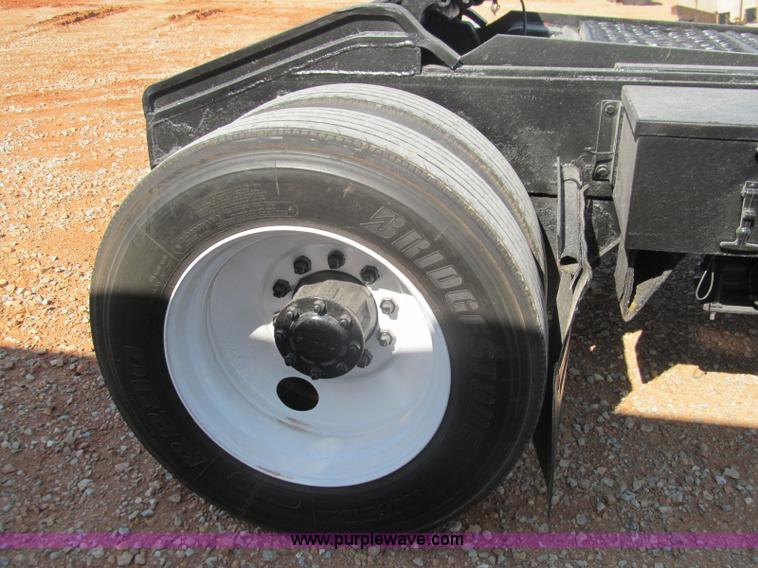 image for item F3057 1992 Capacity TJ4000 yard truck