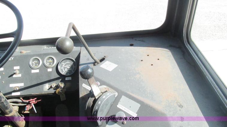 image for item F3057 1992 Capacity TJ4000 yard truck