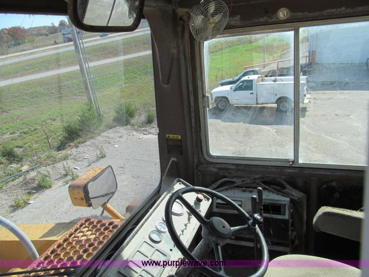 image for item F4609 Dresser 570 wheel loader