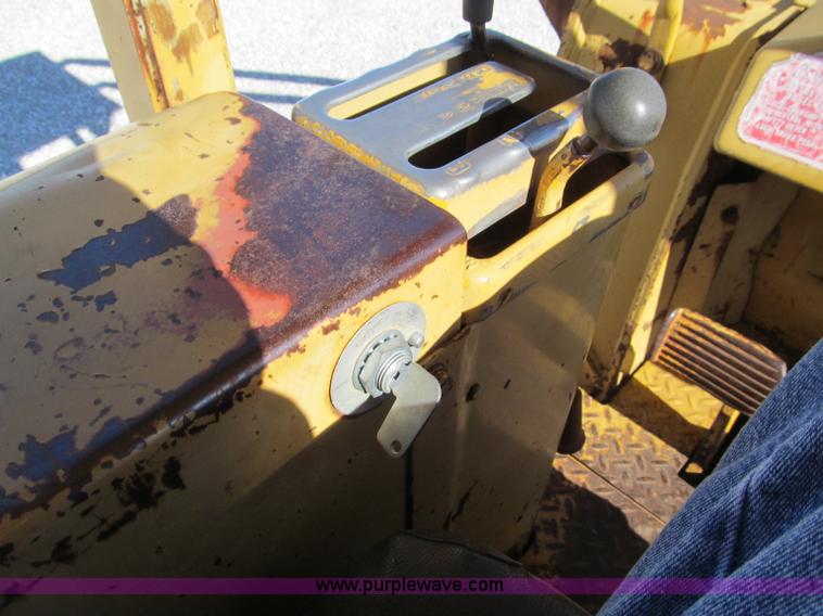 image for item F4618 1971 Caterpillar 951B track loader