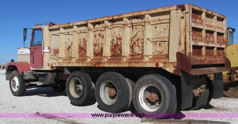 image for item F4619 1978 GMC General dump truck