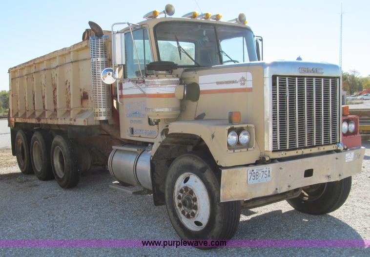 image for item F4619 1978 GMC General dump truck