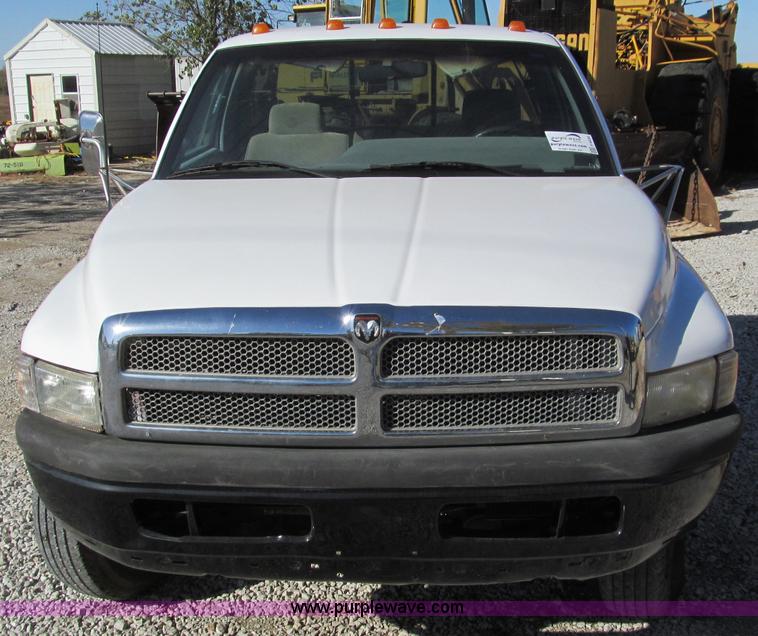 image for item F4630 1994 Dodge Ram 3500 pickup truck cab and chassis