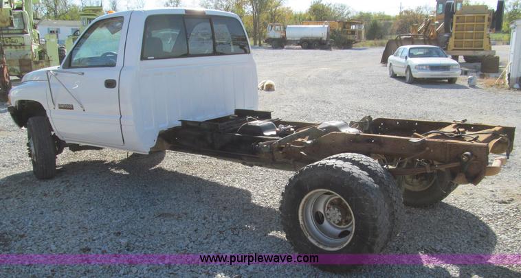 image for item F4630 1994 Dodge Ram 3500 pickup truck cab and chassis