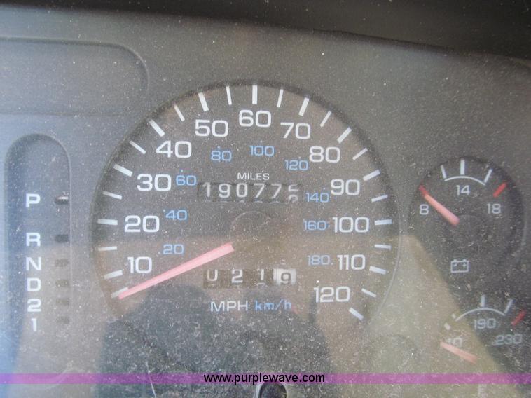 image for item F4630 1994 Dodge Ram 3500 pickup truck cab and chassis