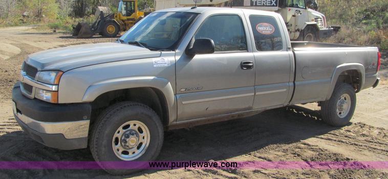 image for item F5545 2003 Chevrolet Silverado K2500HD Extended Cab pickup truck