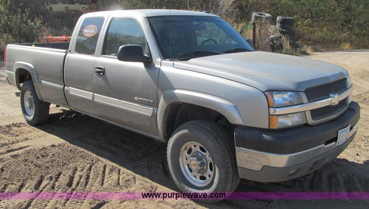 image for item F5545 2003 Chevrolet Silverado K2500HD Extended Cab pickup truck