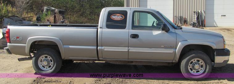 image for item F5545 2003 Chevrolet Silverado K2500HD Extended Cab pickup truck