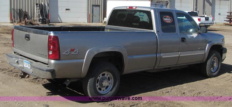 image for item F5545 2003 Chevrolet Silverado K2500HD Extended Cab pickup truck