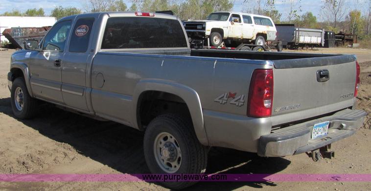 image for item F5545 2003 Chevrolet Silverado K2500HD Extended Cab pickup truck