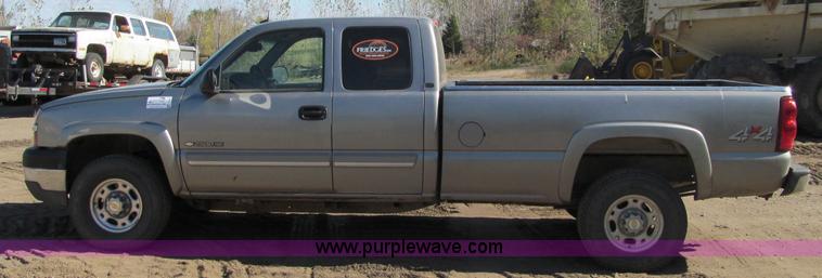 image for item F5545 2003 Chevrolet Silverado K2500HD Extended Cab pickup truck