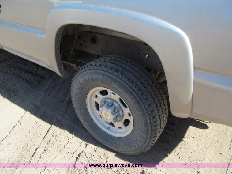 image for item F5545 2003 Chevrolet Silverado K2500HD Extended Cab pickup truck